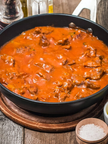 Carne Con Tomate Meat in Tomato Sauce Feature photo0