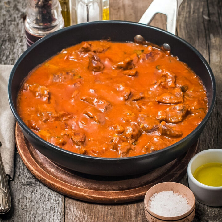 Carne Con Tomate (Meat in Tomato Sauce) The Bossy Kitchen