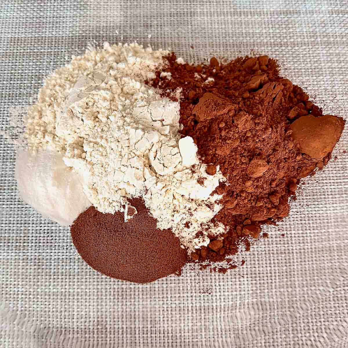 Dry ingredients for Rigo Janci Cake.