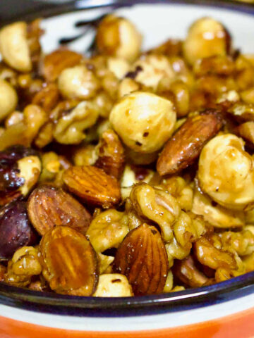 Sweet and Spicy Roasted Nuts in a bowl1200