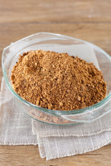 Graham crackers crumbs in a bowl0