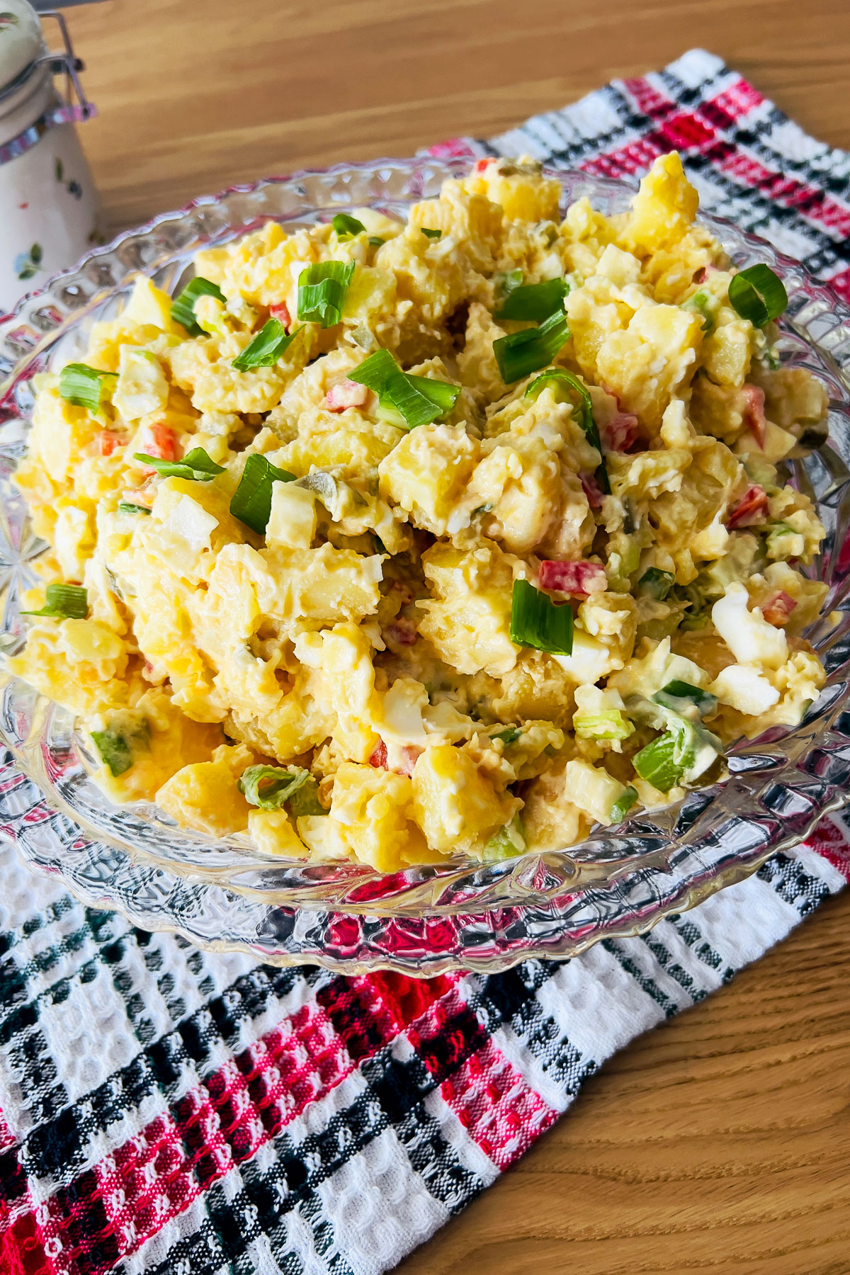 Delicious Easy Potato Salad4 Classic Potato Salad on table