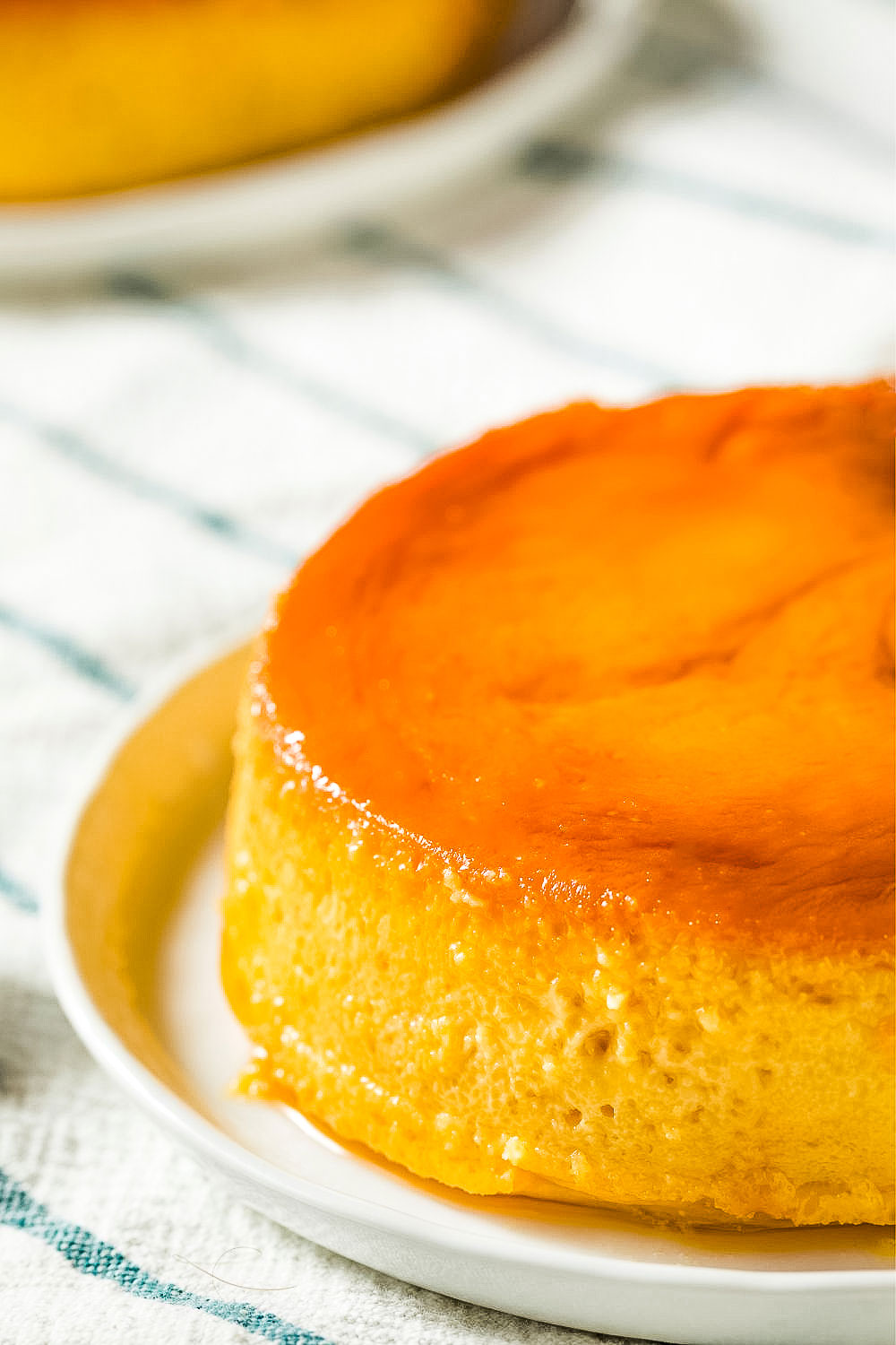 Mexican Flan De Queso-Cream Cheese Flan recipe makes a great and quick dessert for a scrumptious grand finale of a dinner with friends or family. Flan con queso Pinterest0