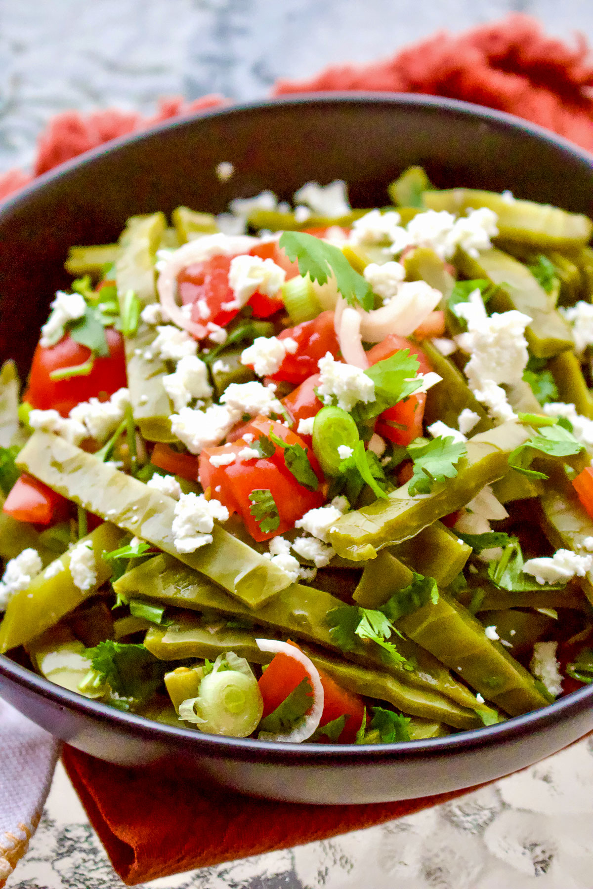 Ensalada de nopales in a black bowl0