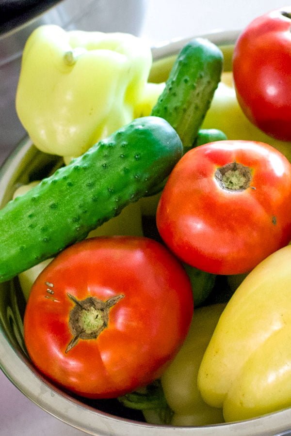 Quick Tomato Cucumber And Pepper Summer salad11 bowl filled with tomatoes, peppers and cucumbers