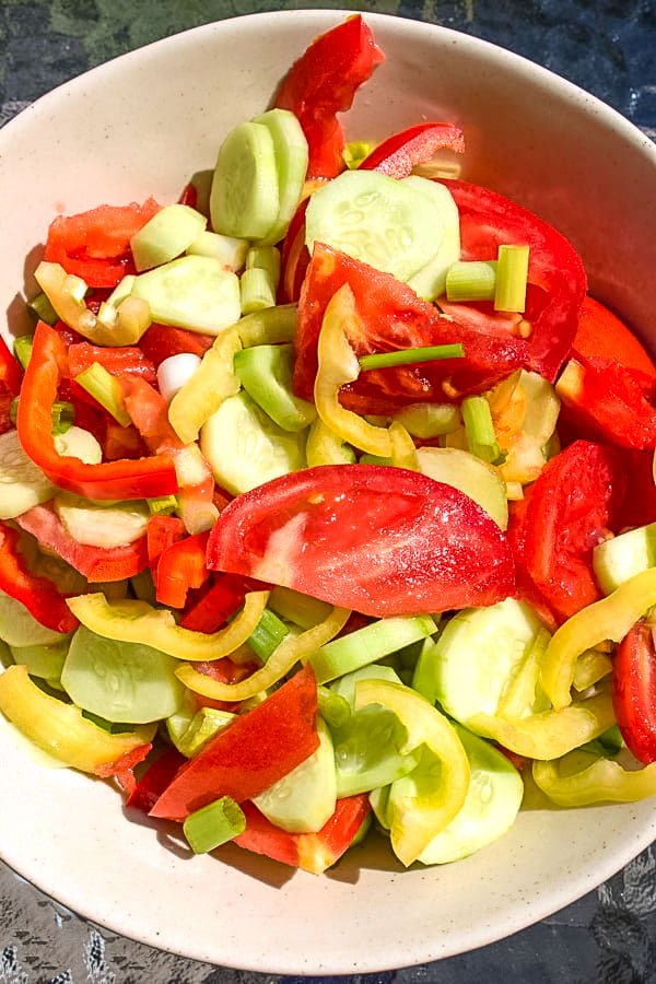Quick Tomato Cucumber And Pepper Summer salad Quick Tomato Cucumber And Pepper Summer salad- featured picture