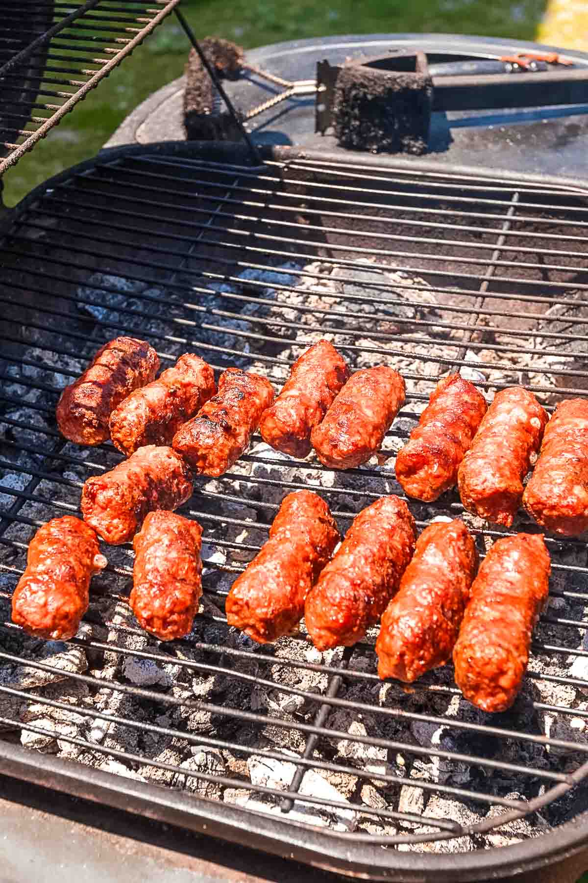 Raw Mititei grilling.