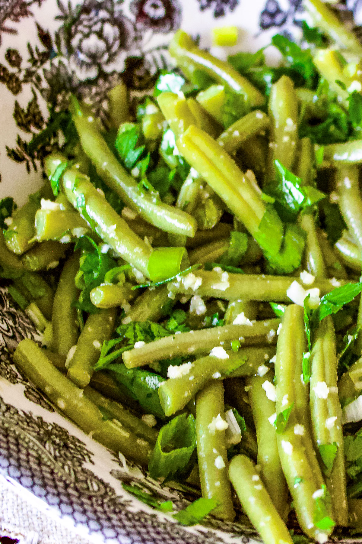 Romanian Garlic Green Beans Salad is a traditional summer salad. An easy way to eat green beans, this salad makes a great addition to your meal. It is served cold and stays well until the next day. In the winter, I use lots of frozen green beans, but in the summer I love going to the Farmers Market and buy fresh ones. Garlic Green Beans Salad vertical photo0