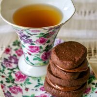 Chocolate Cookies with Earl Grey Ganache