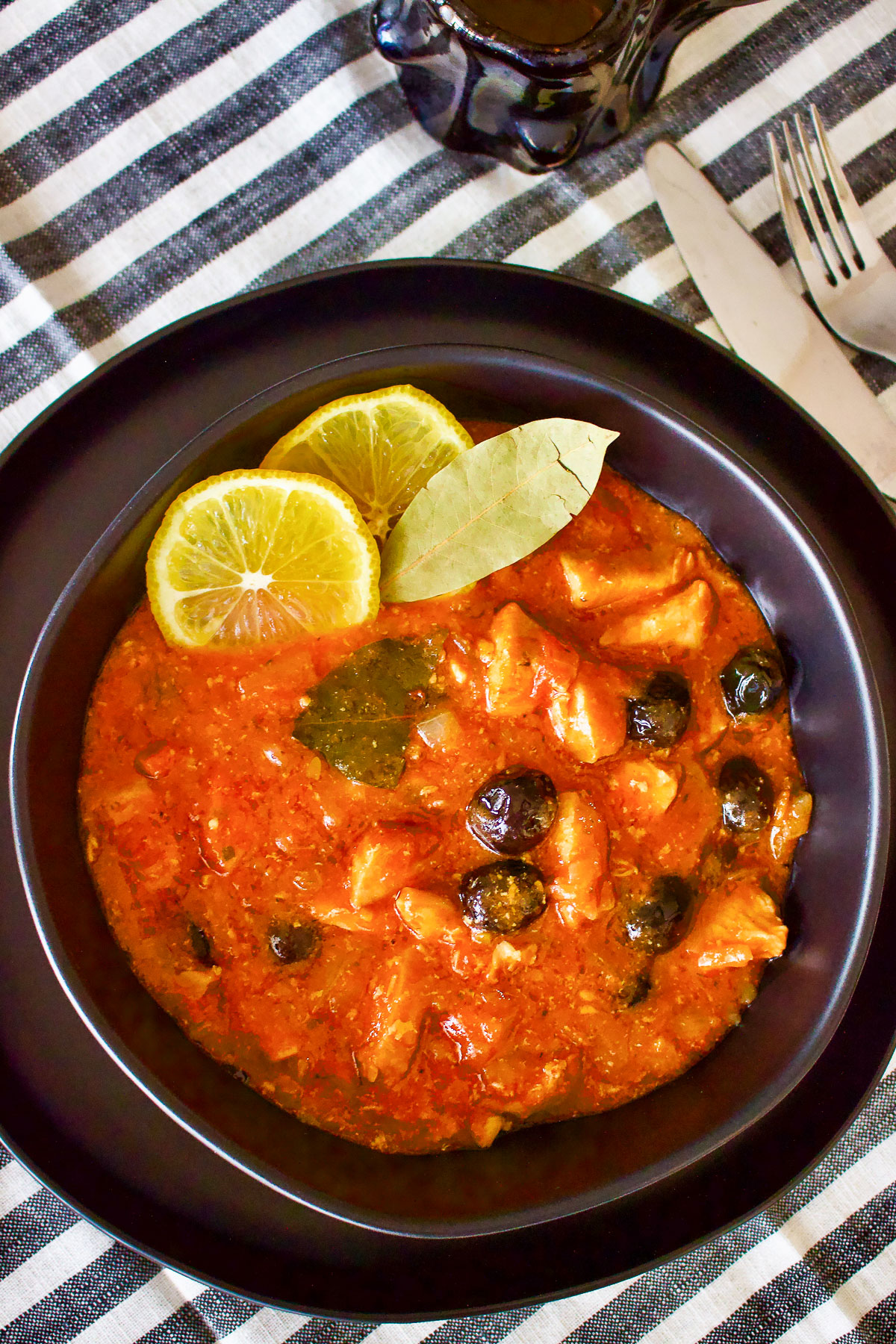Chicken with black olives stew0