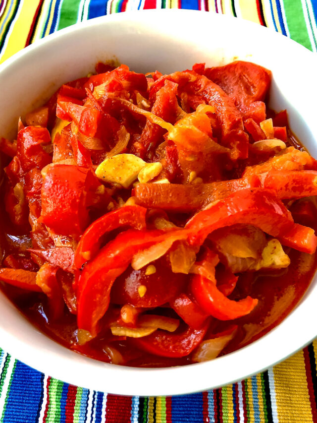How to make Lecsó Hungarian Pepper Tomato Stew The Bossy Kitchen