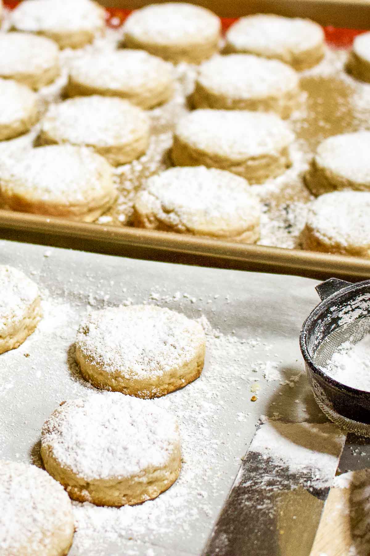Lemon polvorones dusted with powdered sugar.