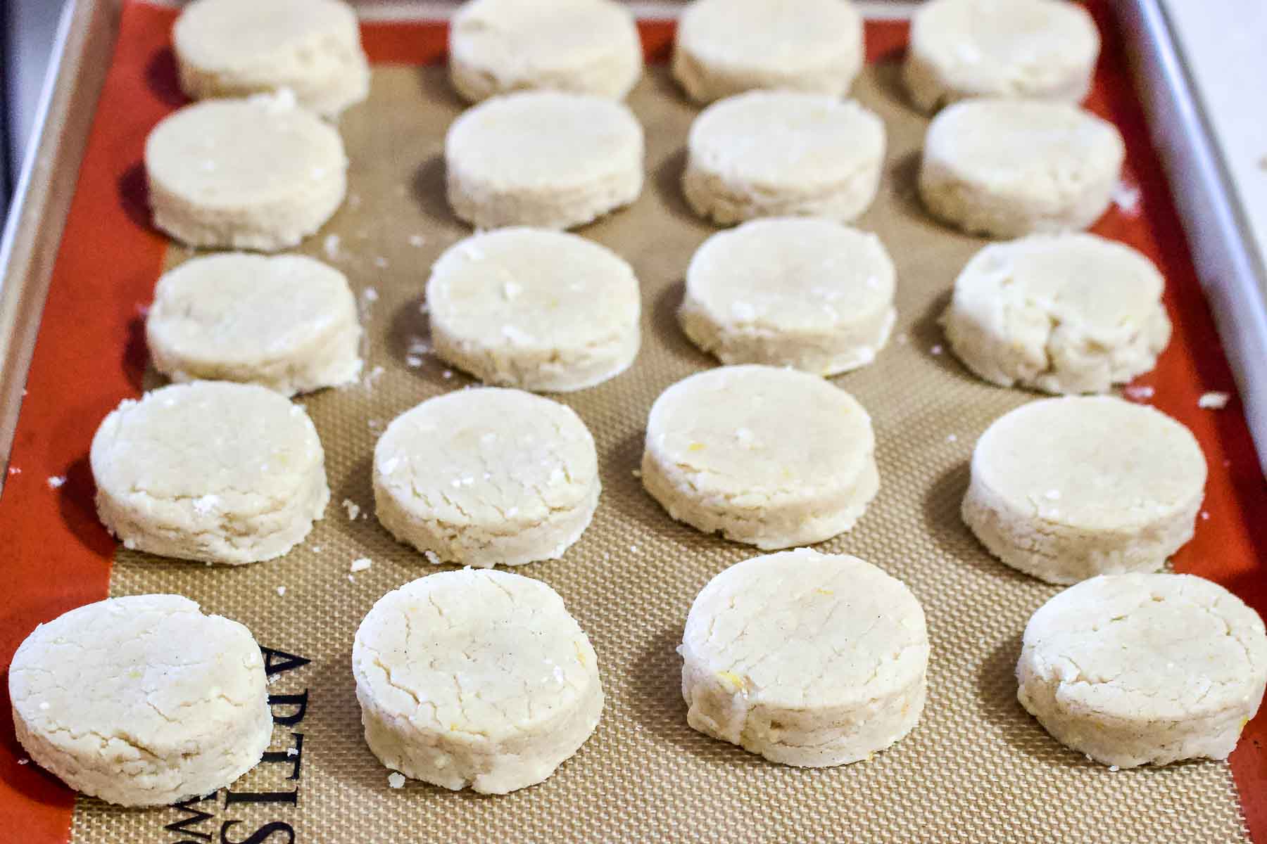 Shaped polvorones ready to be baked.