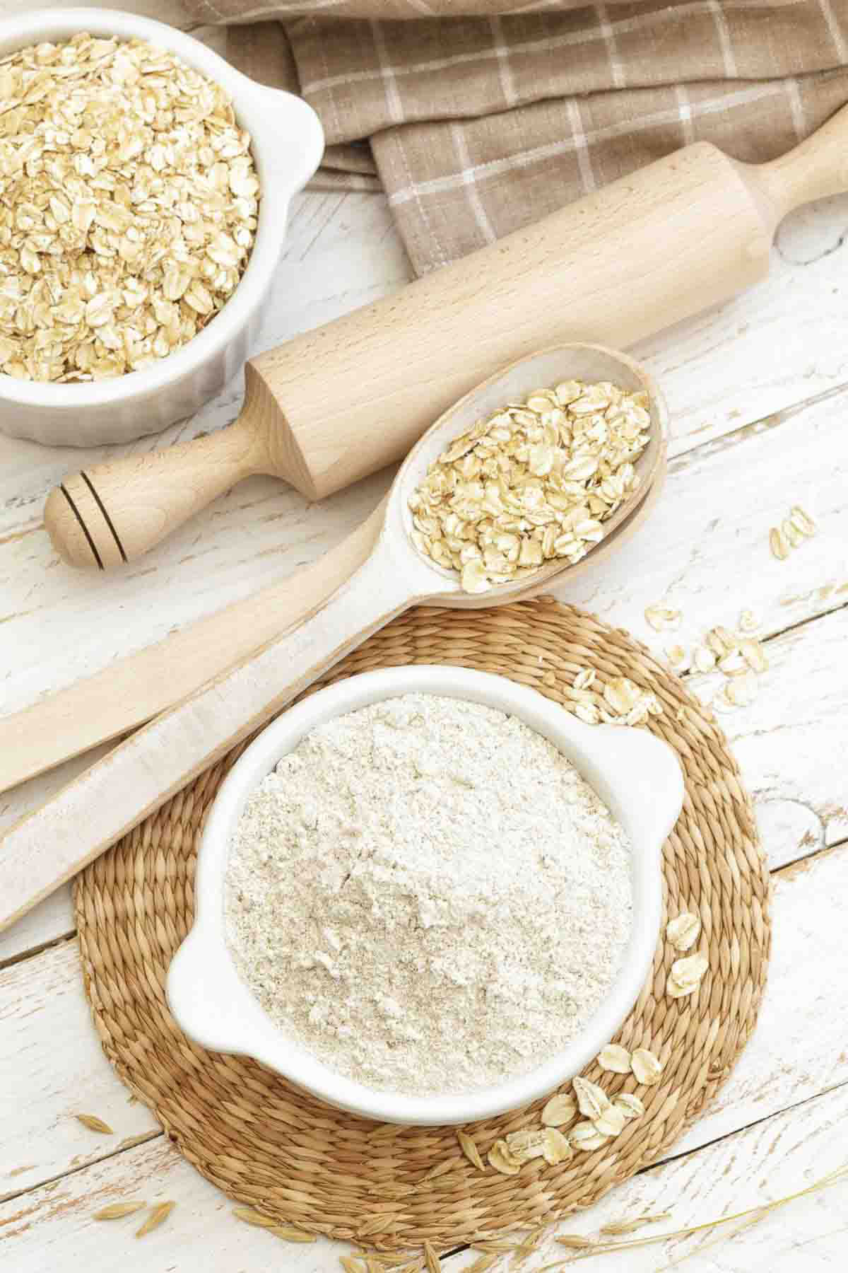 Oats and flour in bowls.