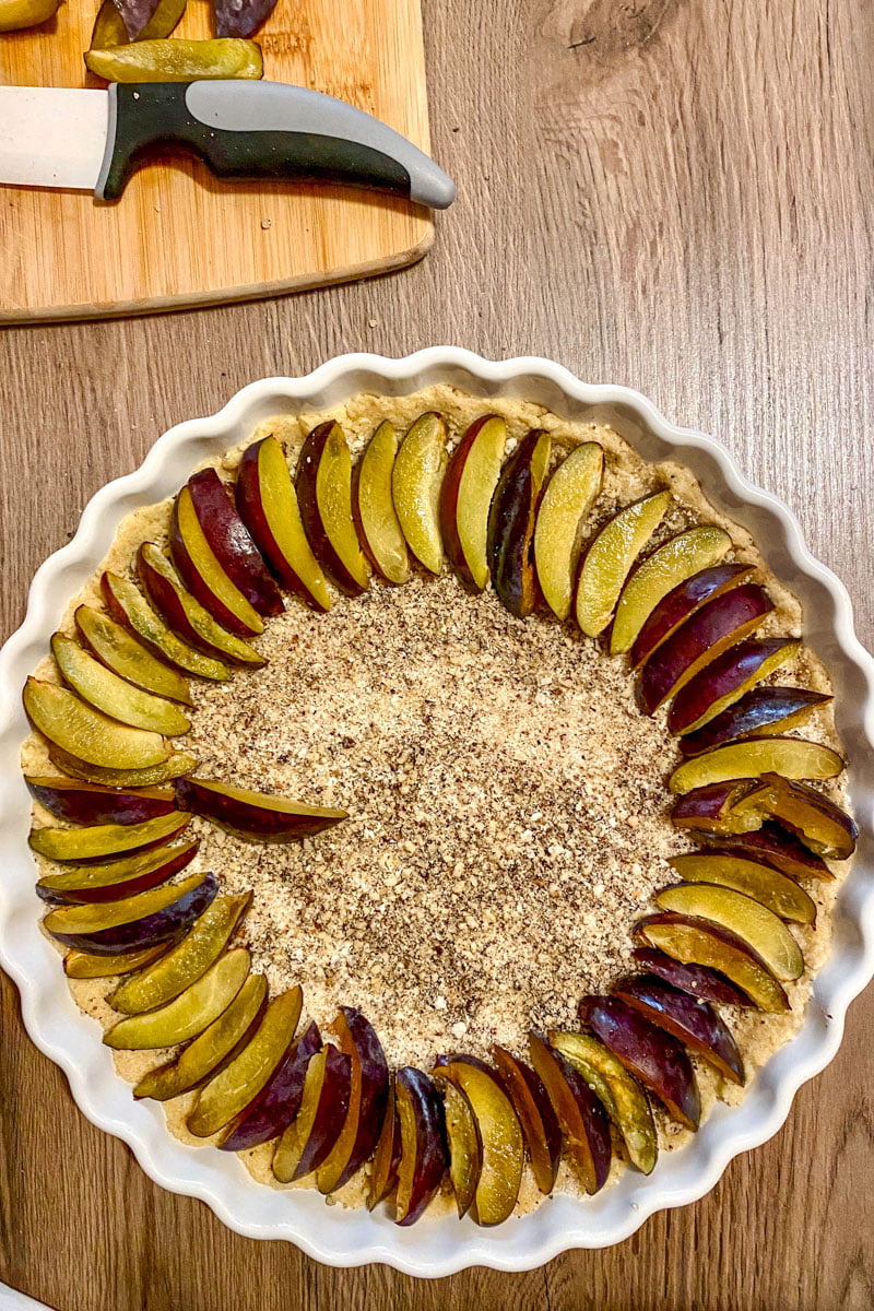 sliced plums on top of the tart