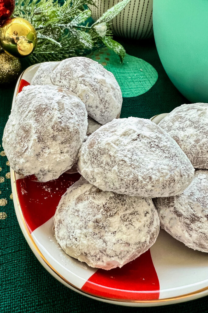 Peanut butter snowball cookies close up0