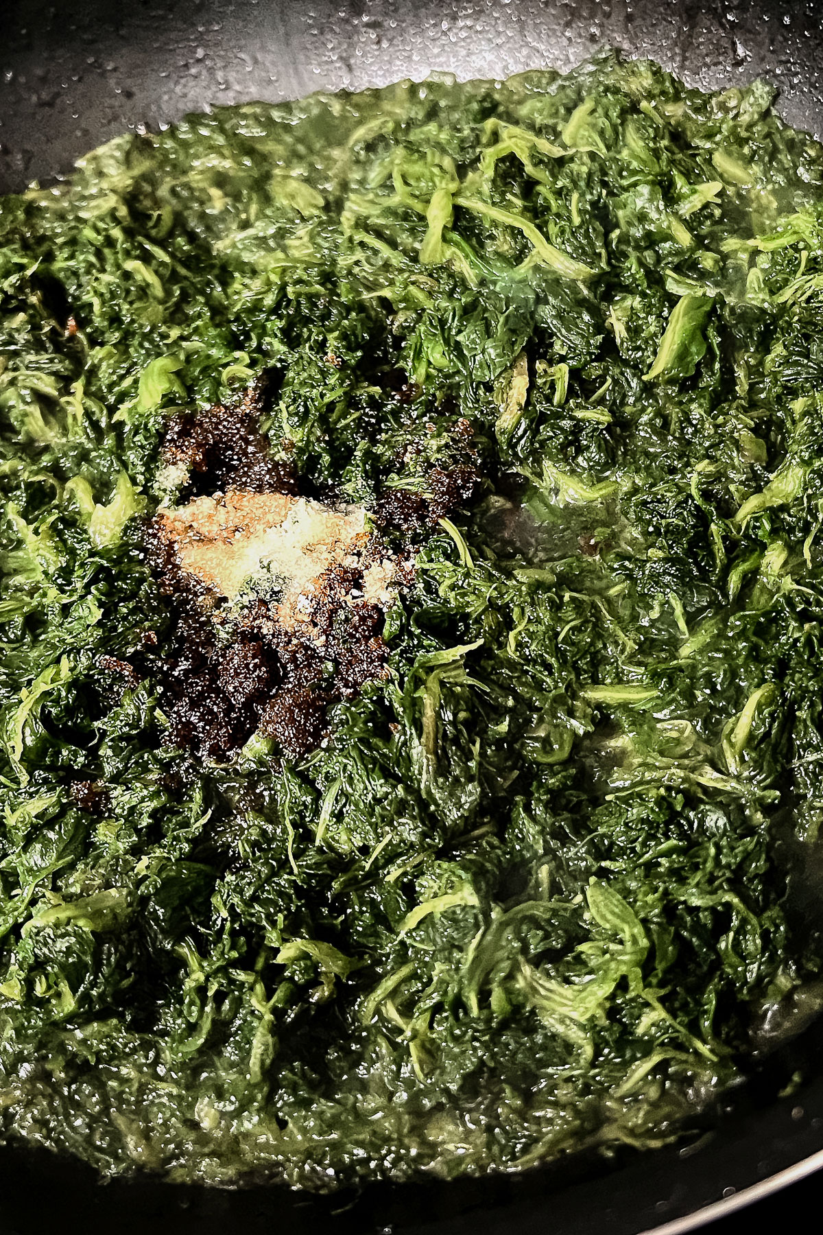 Spinach cooking in the pan0