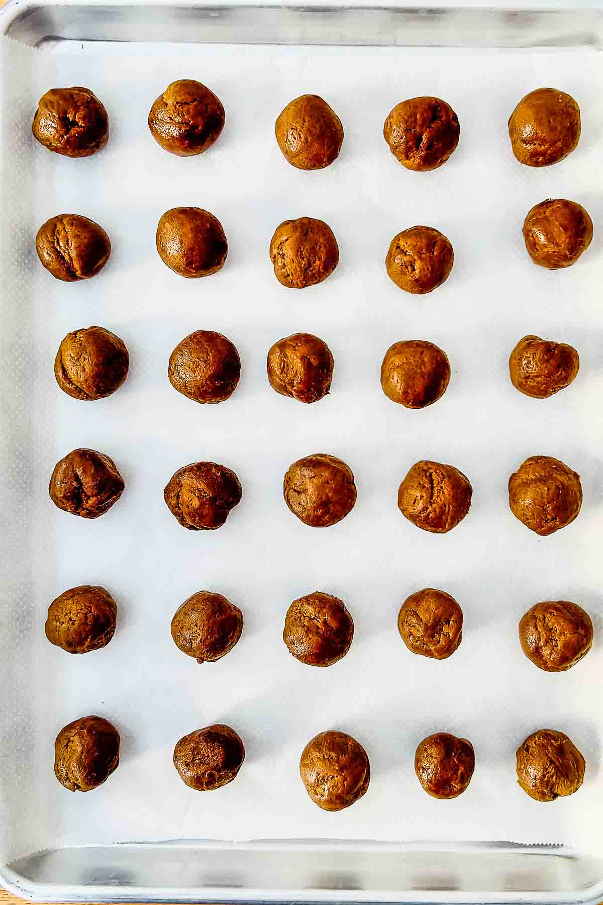 Formed cookies on the baking tray.
