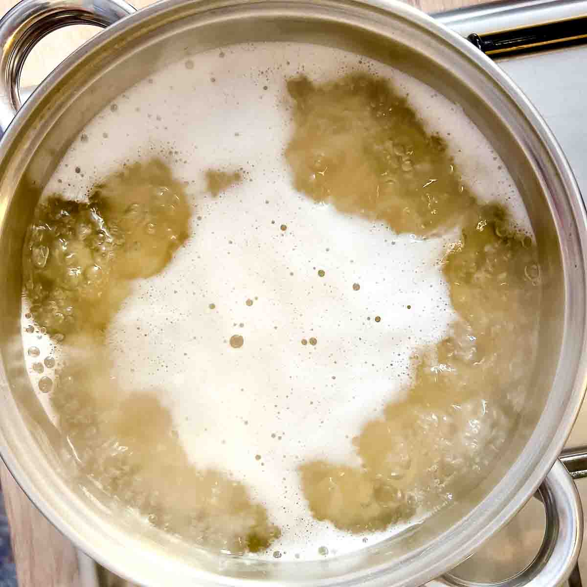 Boiling the pasta in the pot.