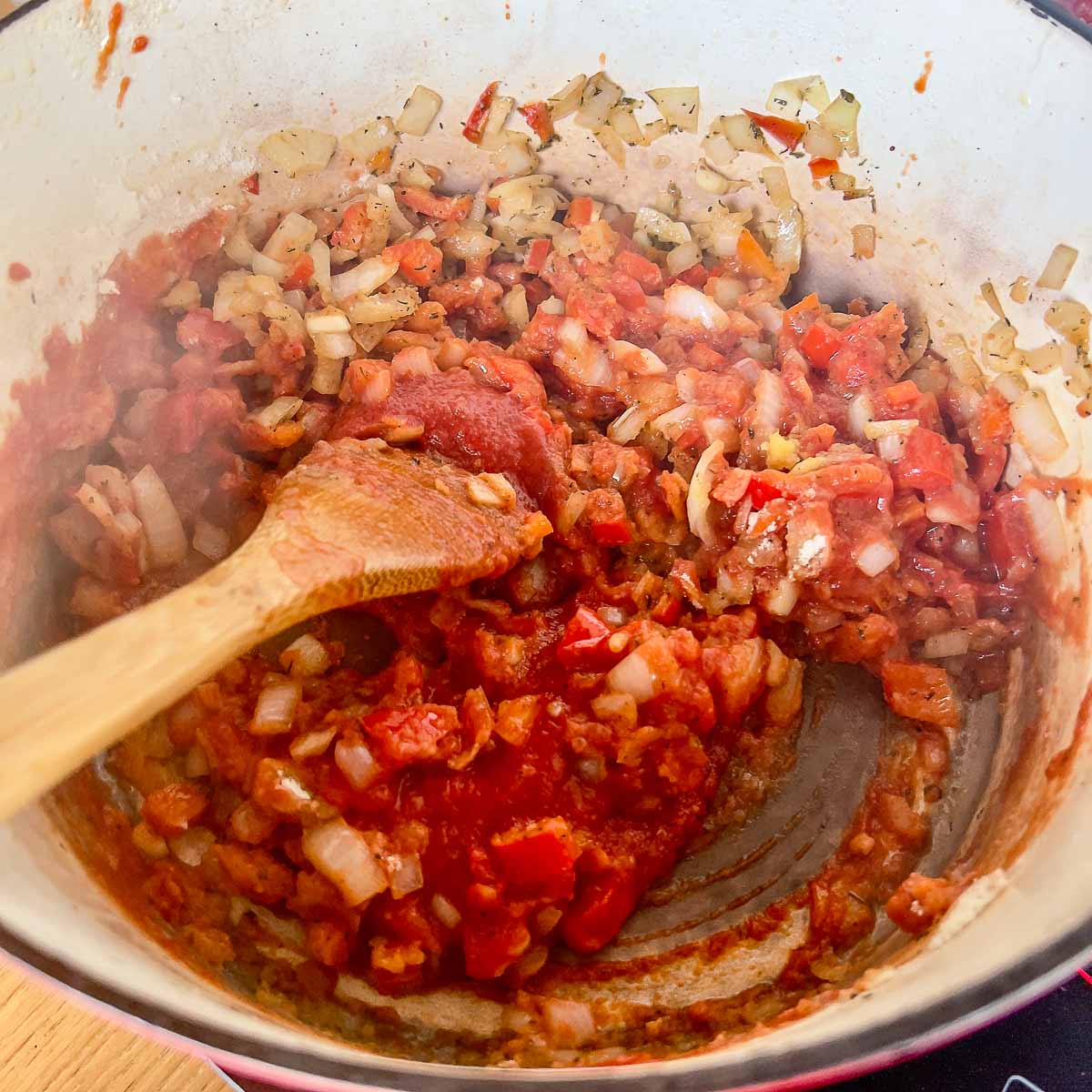 Mixing vegetables with flour and tomato paste